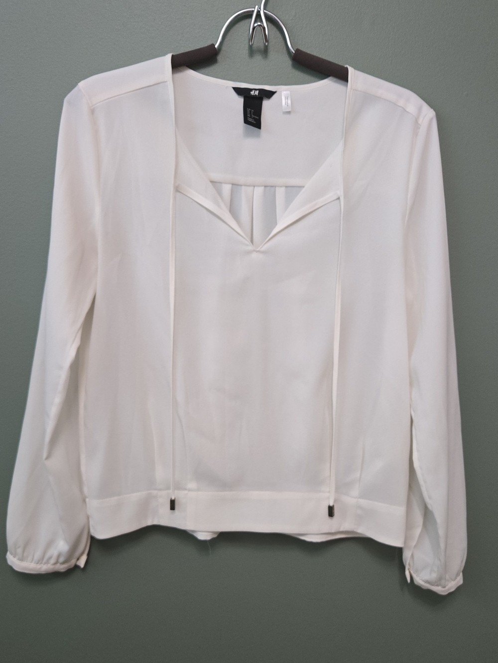 H&M Ivory Long-Sleeve V-Neck Blouse with Drawstring Sz 6